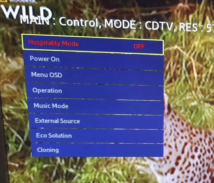 Come abilitare l'HDMI di default nel menu segreto della TV Samsung
