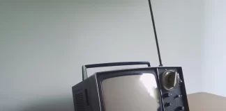 Che cos’è l’inserimento della cornice nera su un televisore, spiegato