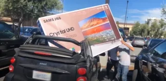 È possibile trasportare un televisore da 75 pollici in auto?